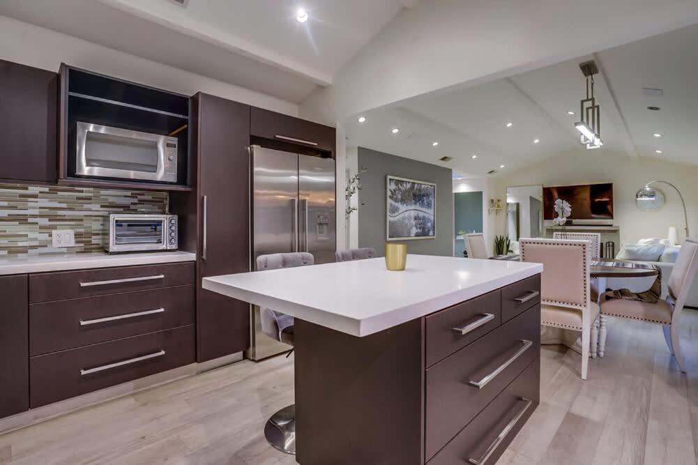 Hollywood Hills Retreat - Private Gym & Steam Ferienhaus